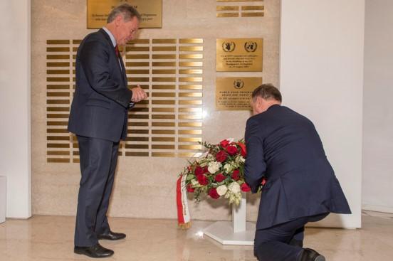 H.E. Andrzej Duda, President of the Republic of Poland, lays a floral wreath at the Memorial Wall. Photo Credit: WFP/Rein Skullerud